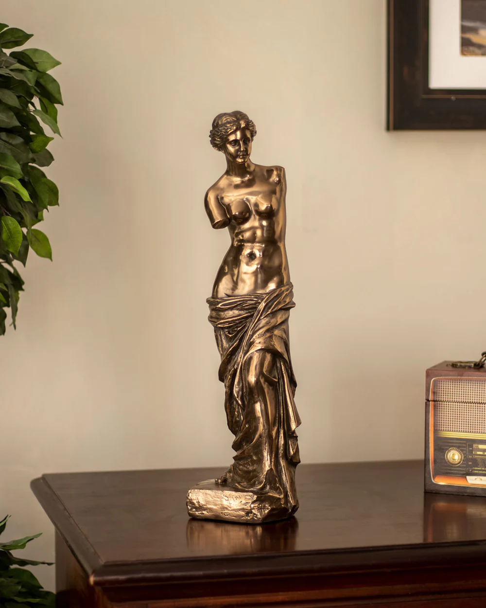 Sculpting Elegance: A Guide to Incorporating Resin Sculptures in Your Living Room