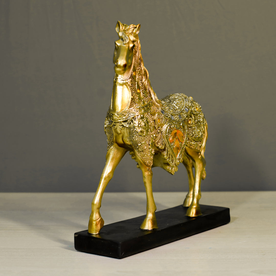 Strolling Royal Horse Resin Sculpture